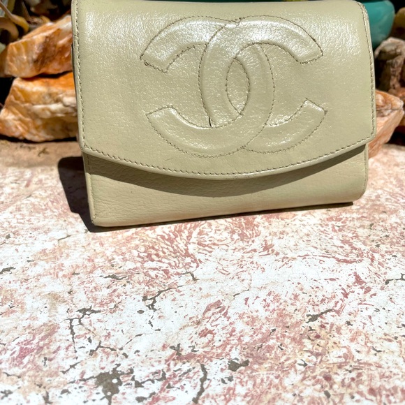 Chanel bifold wallet - Picture 1 of 9